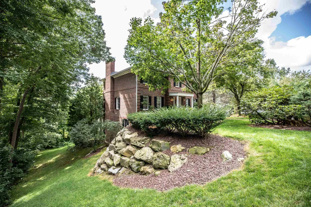 373 Whitford Street Manchester NH 03104