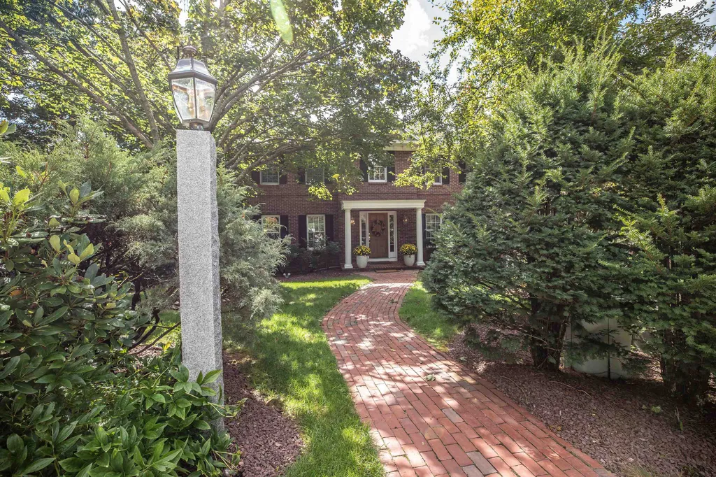 373 Whitford Street Manchester NH 03104
