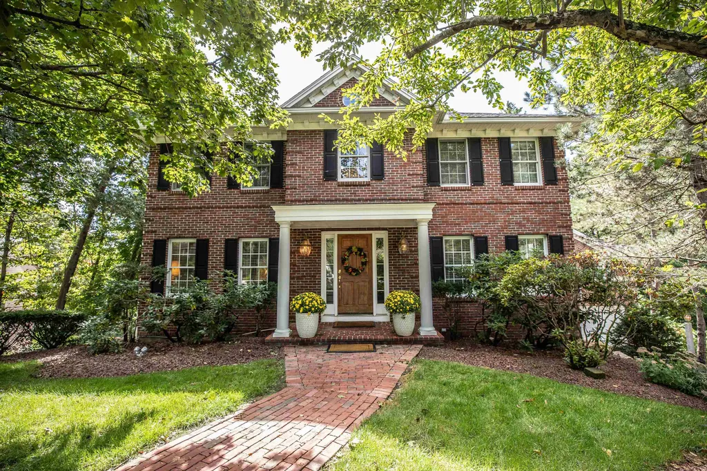 373 Whitford Street Manchester NH 03104