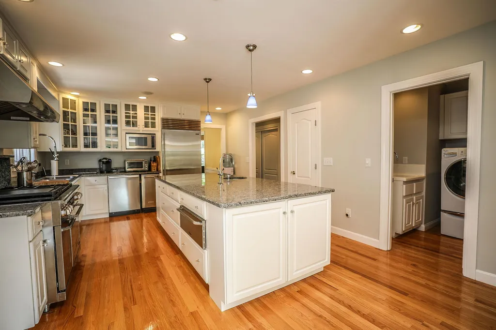 373 Whitford Street Manchester NH 03104