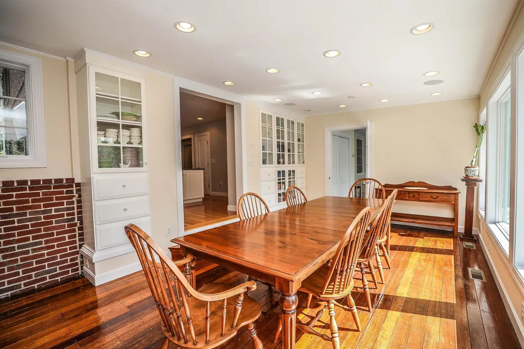 373 Whitford Street Manchester NH 03104