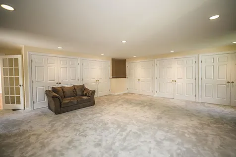 373 Whitford Street Manchester NH 03104