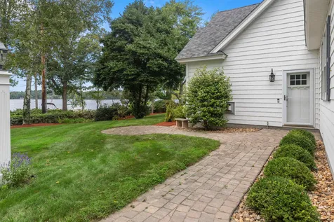 166 North Policy Street Salem NH 03079