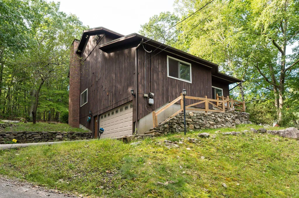 897 Mammoth Road Pelham NH 03076