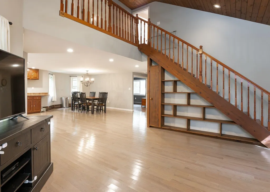 897 Mammoth Road Pelham NH 03076
