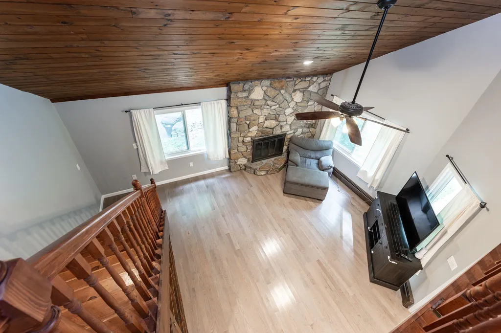 897 Mammoth Road Pelham NH 03076