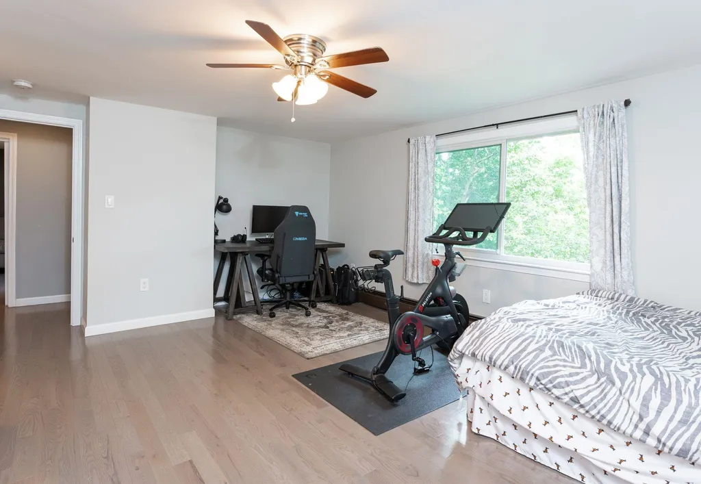 897 Mammoth Road Pelham NH 03076