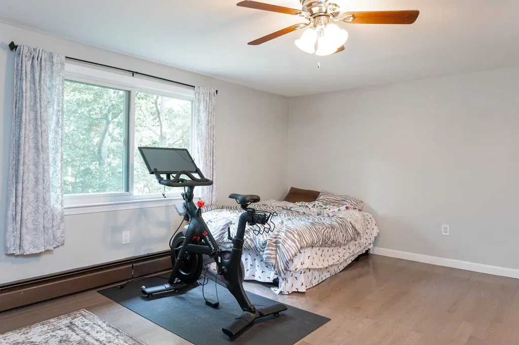 897 Mammoth Road Pelham NH 03076