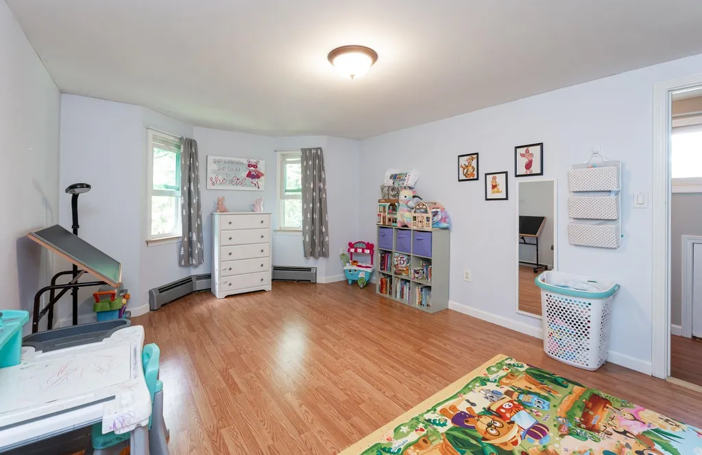 897 Mammoth Road Pelham NH 03076