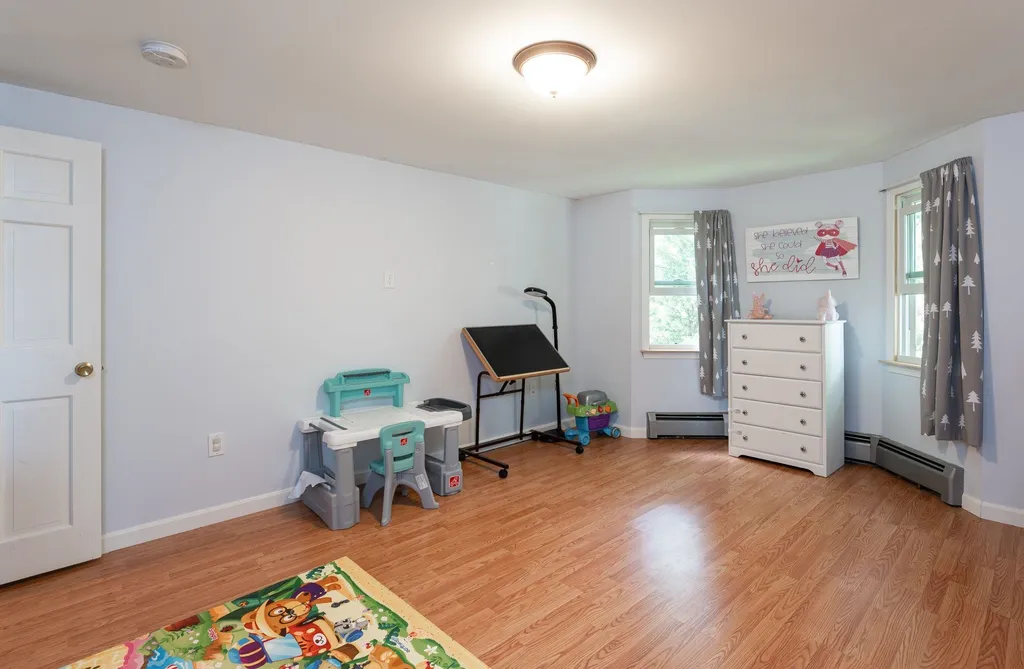 897 Mammoth Road Pelham NH 03076