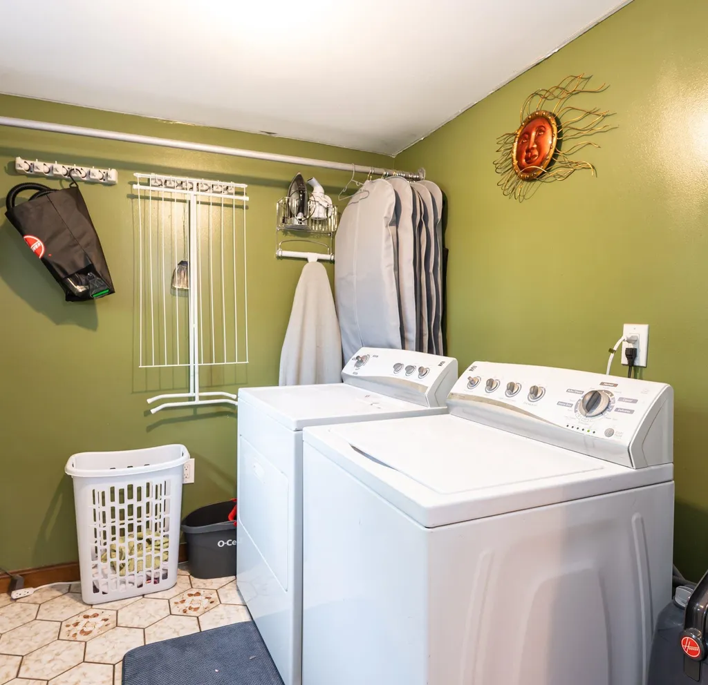 897 Mammoth Road Pelham NH 03076