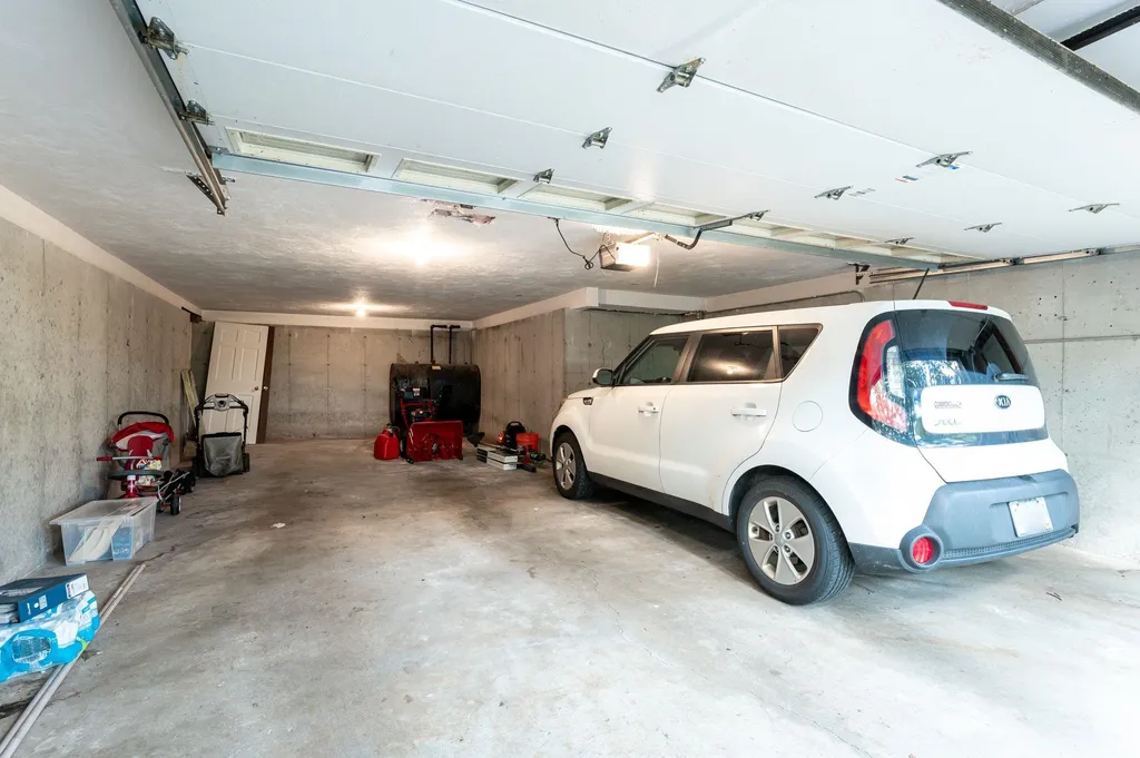 897 Mammoth Road Pelham NH 03076