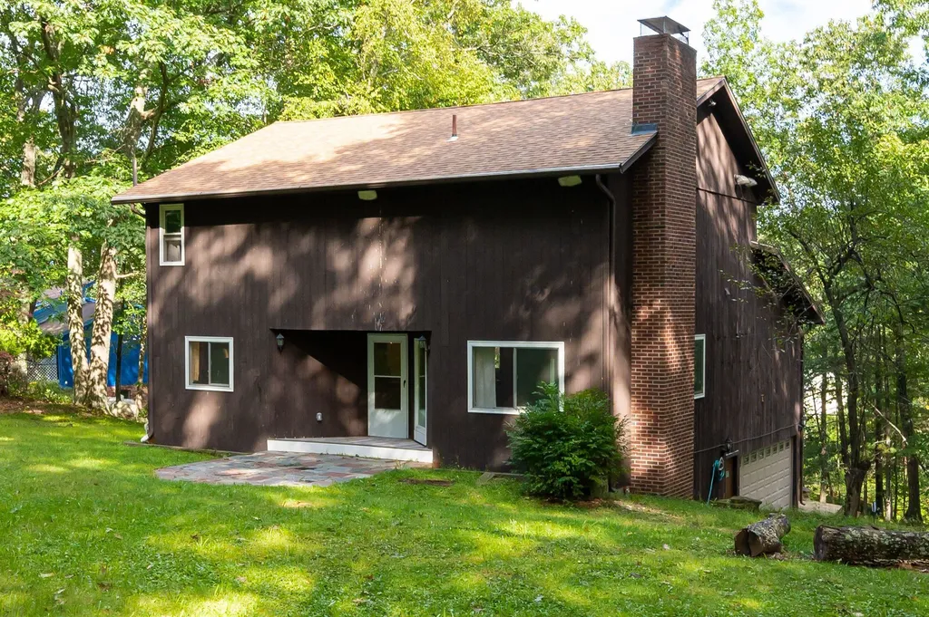 897 Mammoth Road Pelham NH 03076