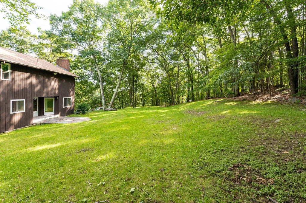 897 Mammoth Road Pelham NH 03076