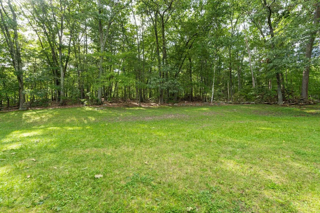 897 Mammoth Road Pelham NH 03076