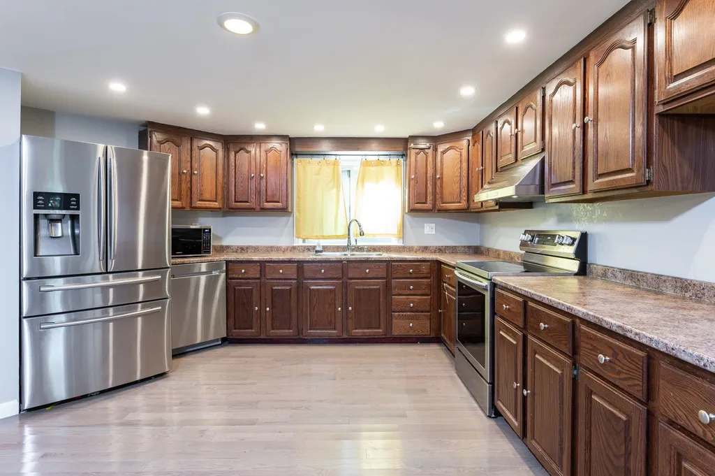 897 Mammoth Road Pelham NH 03076