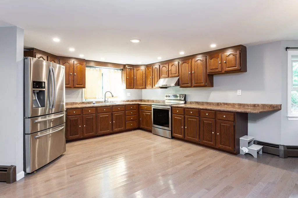 897 Mammoth Road Pelham NH 03076