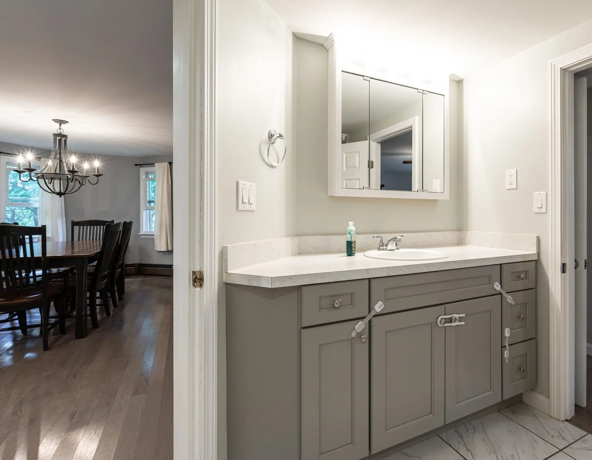 897 Mammoth Road Pelham NH 03076
