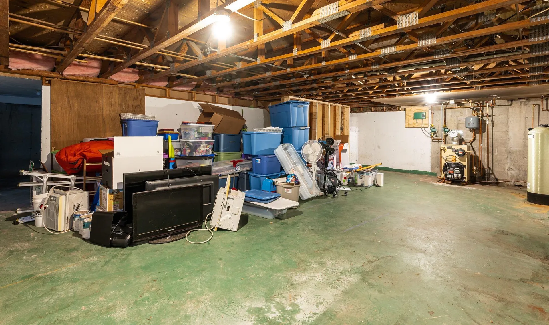 897 Mammoth Road Pelham NH 03076