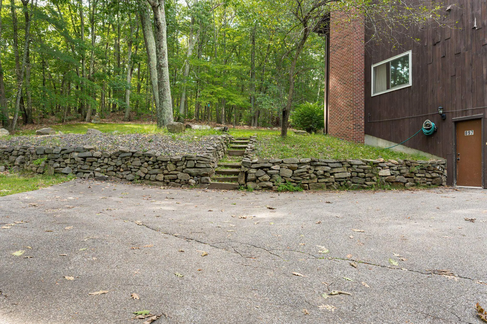 897 Mammoth Road Pelham NH 03076