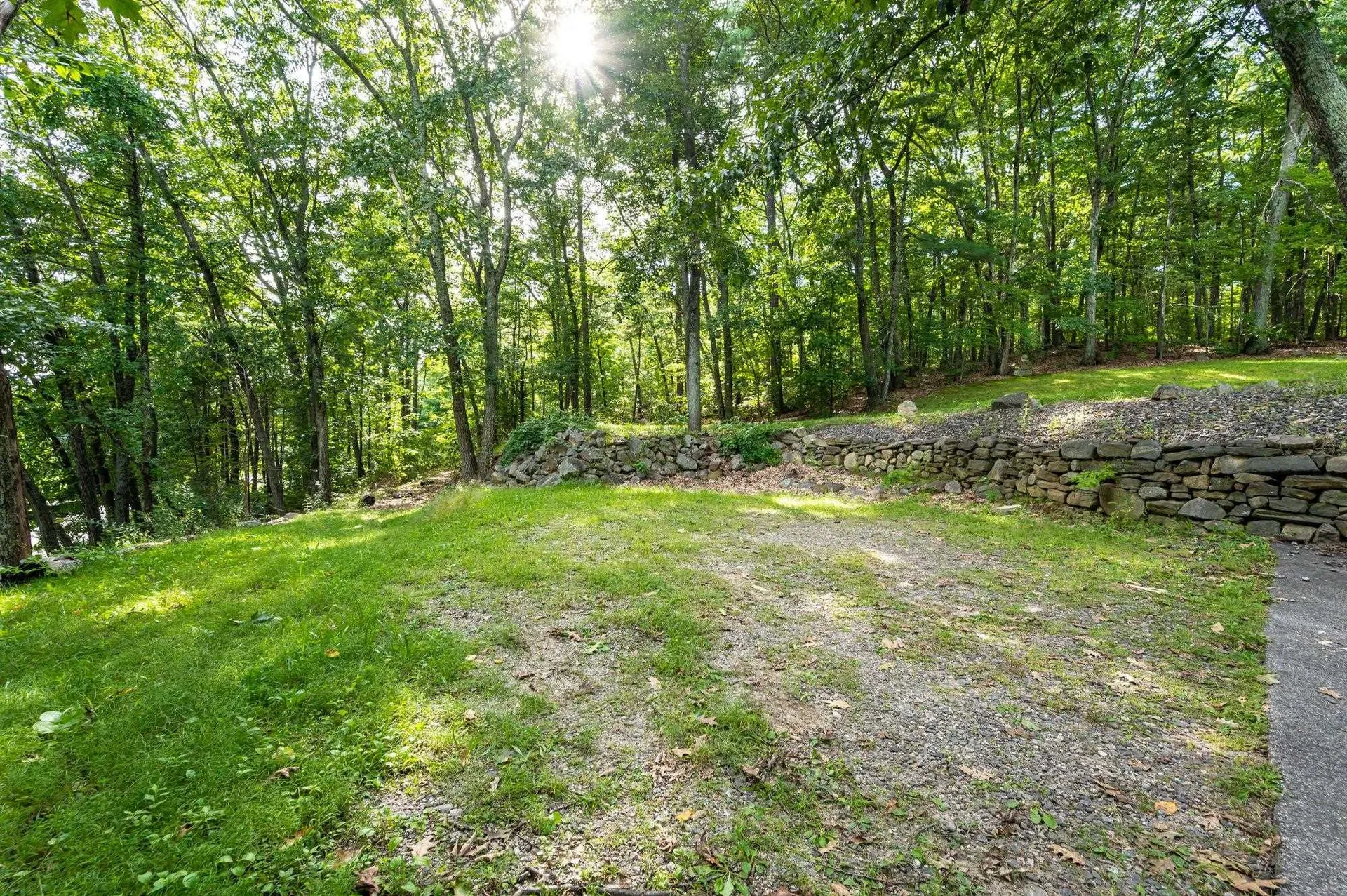 897 Mammoth Road Pelham NH 03076