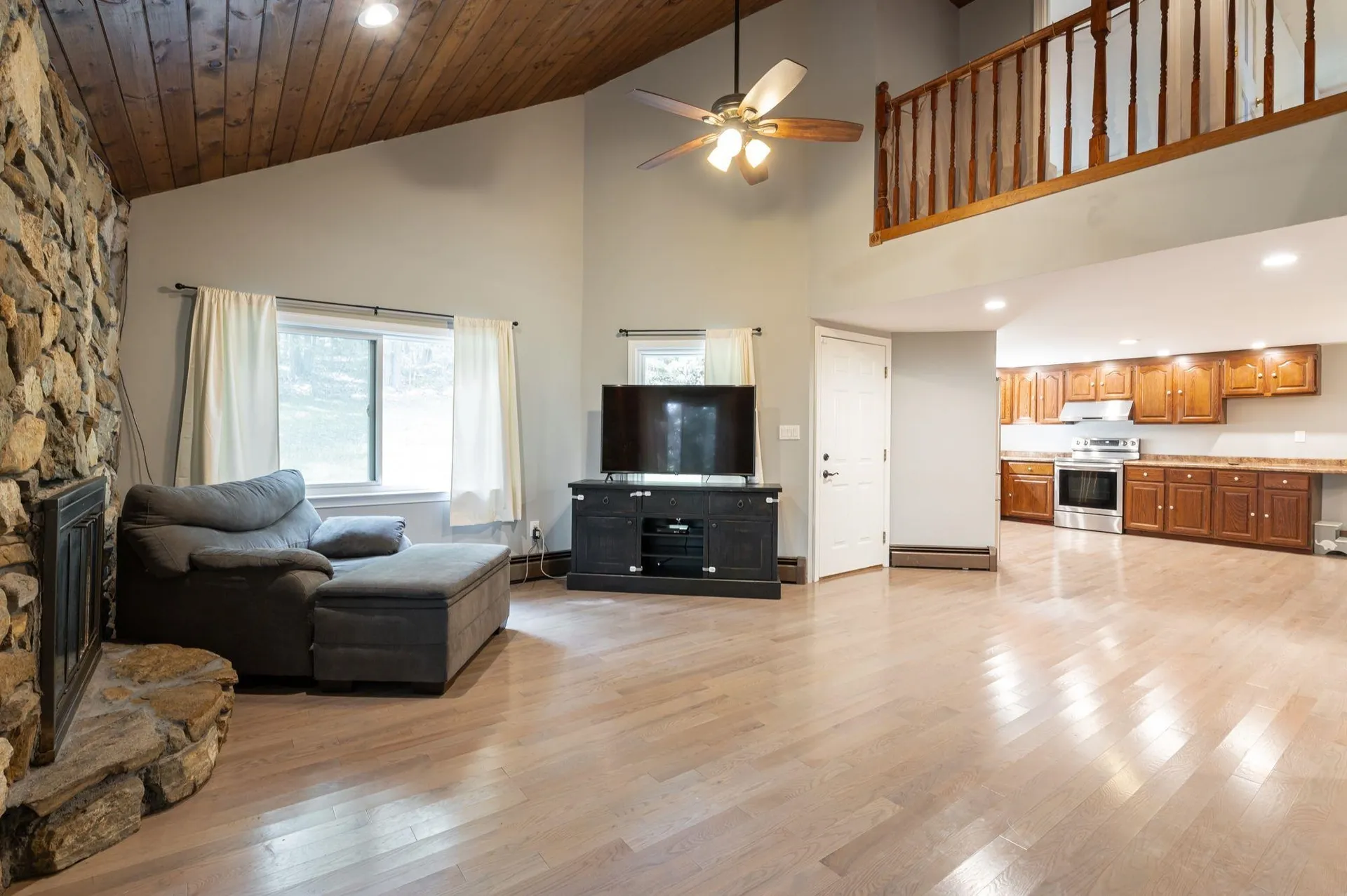 897 Mammoth Road Pelham NH 03076