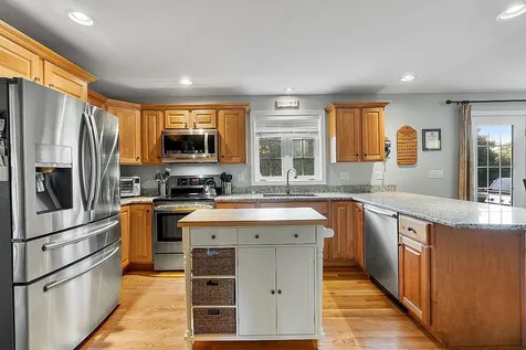 40 Maplevale Road East Kingston NH 03827