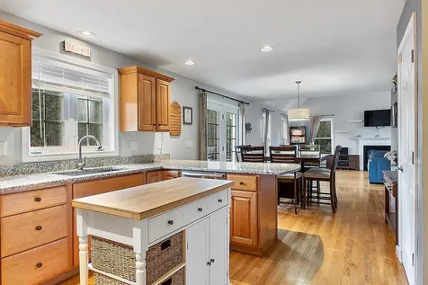40 Maplevale Road East Kingston NH 03827