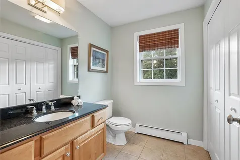 40 Maplevale Road East Kingston NH 03827