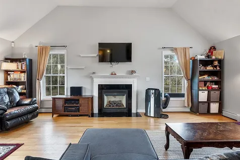 40 Maplevale Road East Kingston NH 03827