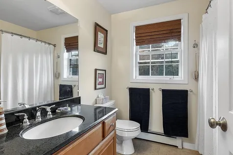 40 Maplevale Road East Kingston NH 03827