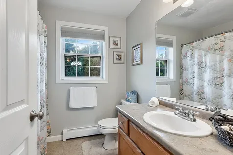 40 Maplevale Road East Kingston NH 03827