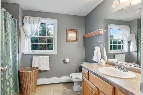 40 Maplevale Road East Kingston NH 03827