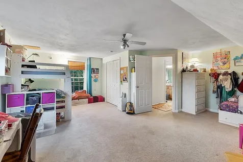 40 Maplevale Road East Kingston NH 03827