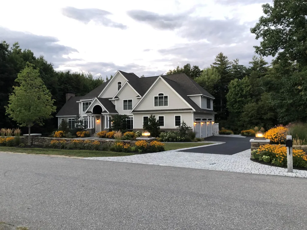 16 Bartlett Drive Bedford NH 03110