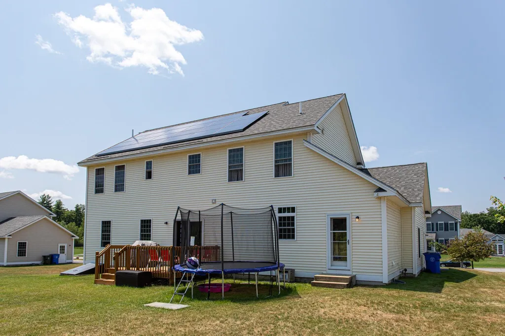 28 Hunter Mill Way Londonderry NH 03053