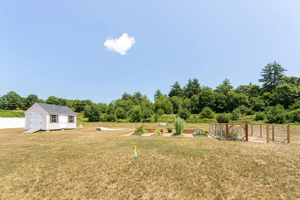 28 Hunter Mill Way Londonderry NH 03053