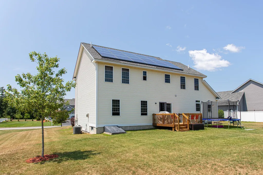 28 Hunter Mill Way Londonderry NH 03053