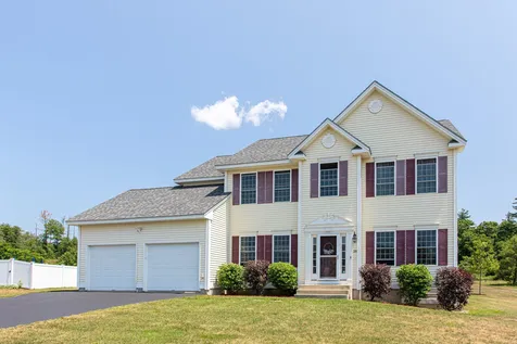 28 Hunter Mill Way Londonderry NH 03053