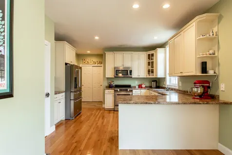 28 Hunter Mill Way Londonderry NH 03053