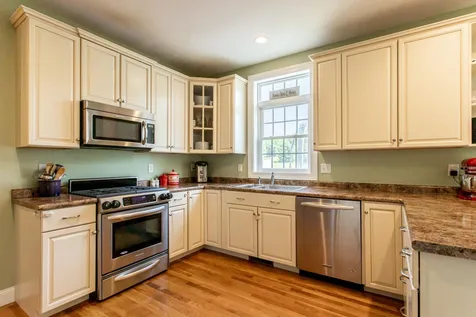 28 Hunter Mill Way Londonderry NH 03053
