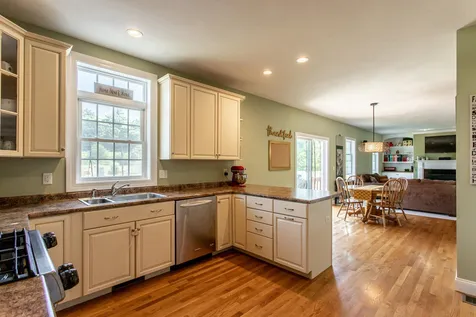28 Hunter Mill Way Londonderry NH 03053