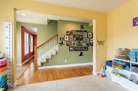 28 Hunter Mill Way Londonderry NH 03053