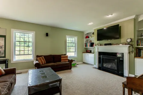 28 Hunter Mill Way Londonderry NH 03053