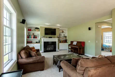 28 Hunter Mill Way Londonderry NH 03053