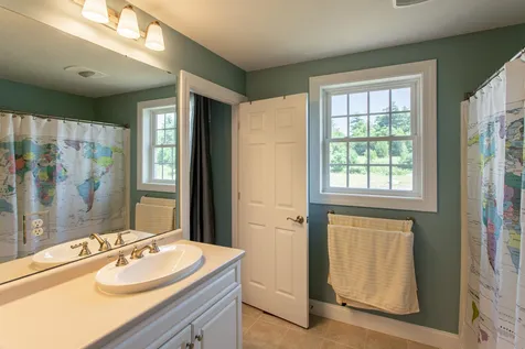28 Hunter Mill Way Londonderry NH 03053
