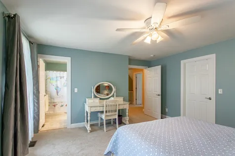 28 Hunter Mill Way Londonderry NH 03053