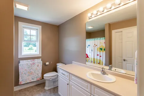 28 Hunter Mill Way Londonderry NH 03053