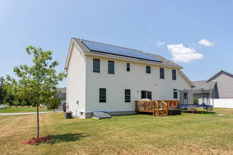 28 Hunter Mill Way Londonderry NH 03053