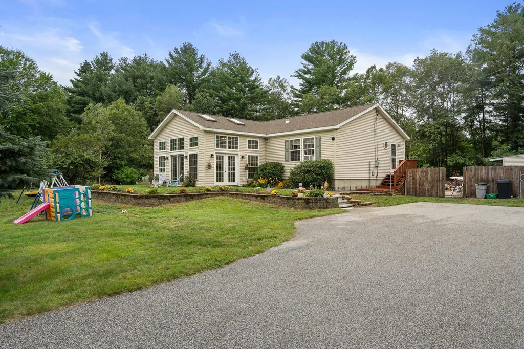 26 Hickory Hill Road Epping NH 03042